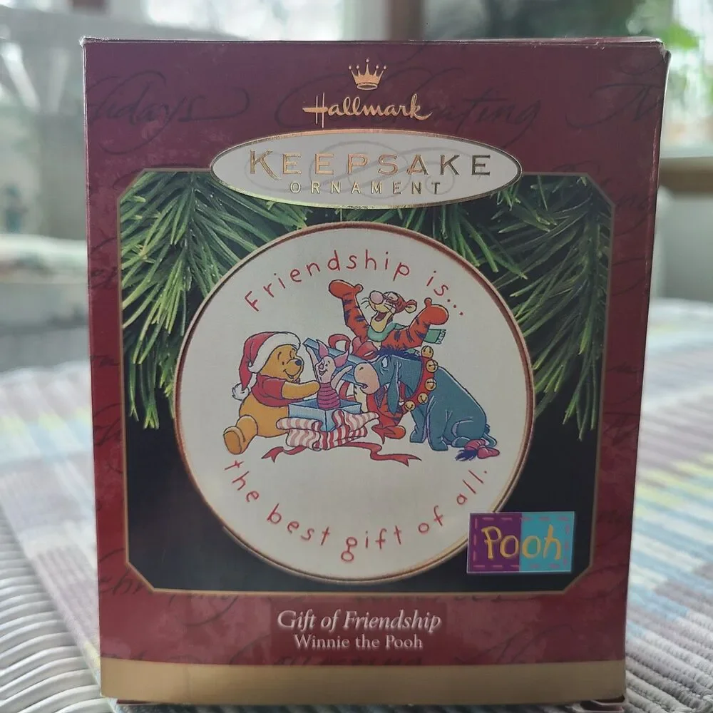 Vintage Hallmark Keepsake Ornament Gift Of Friendship Winnie The Pooh 1997